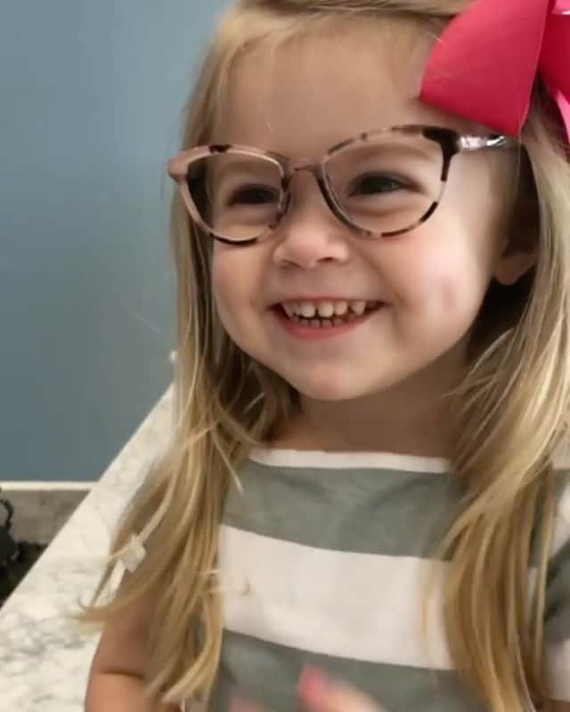 Warby Parkerのインスタグラム：「An especially adorable day #atWarby 🥰😭 (Video by @brooke.choate.)」