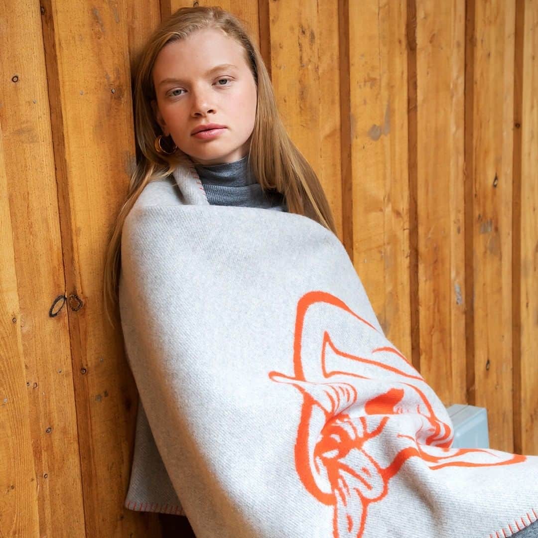 Johnstonsさんのインスタグラム写真 - (JohnstonsInstagram)「Our merino & cashmere blend grey stole features the Johnstons of Elgin bee logo in burnt orange - a statement piece to keep you warm this Winter. The original Johnstons of Elgin illustration tells the story of how our Scottish family business became one of the finest textile manufacturers in the world. The J represents the name Johnston and our core values established in 1797. In 1920 the ownership transferred from the Johnston family to Edward Harrison and it is his family who continue as custodians today. The Thistle represents Scotland, the home of our two mills in Elgin and Hawick. We take fine natural fibres through every stage of the process to make our finished pieces. We are the only manufacturer in Scotland with this capability. The Bee is the symbol of our craftsmen and women, who use the latest technology, alongside skills passed down through generations, to make every Johnstons of Elgin piece a timeless classic. The illustration was created in the 1930s by Edward Harrison. Edward was an accomplished textile designer and painter who joined Johnstons of Elgin in 1904.」11月25日 1時24分 - johnstonsofelgin