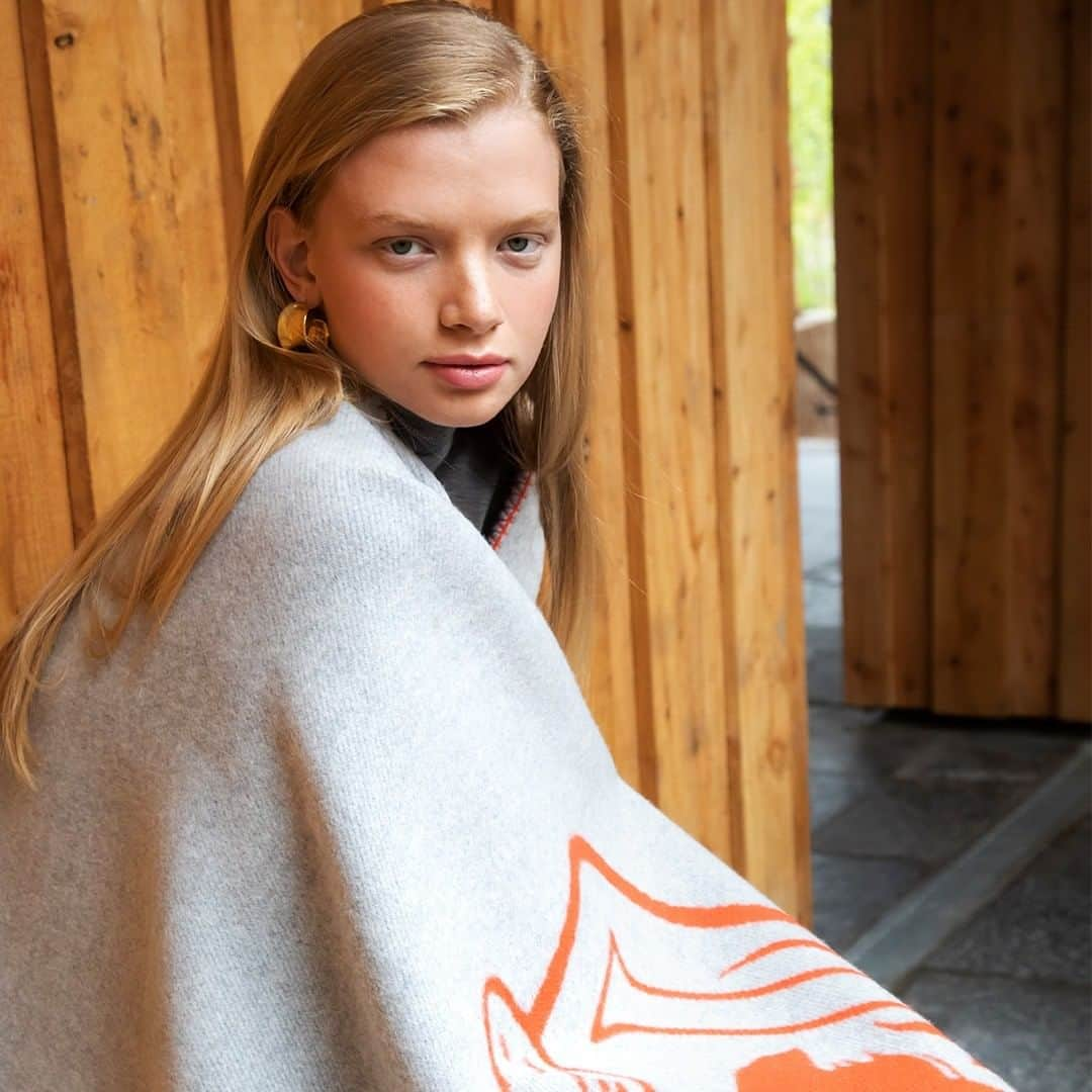 Johnstonsさんのインスタグラム写真 - (JohnstonsInstagram)「Our merino & cashmere blend grey stole features the Johnstons of Elgin bee logo in burnt orange - a statement piece to keep you warm this Winter. The original Johnstons of Elgin illustration tells the story of how our Scottish family business became one of the finest textile manufacturers in the world. The J represents the name Johnston and our core values established in 1797. In 1920 the ownership transferred from the Johnston family to Edward Harrison and it is his family who continue as custodians today. The Thistle represents Scotland, the home of our two mills in Elgin and Hawick. We take fine natural fibres through every stage of the process to make our finished pieces. We are the only manufacturer in Scotland with this capability. The Bee is the symbol of our craftsmen and women, who use the latest technology, alongside skills passed down through generations, to make every Johnstons of Elgin piece a timeless classic. The illustration was created in the 1930s by Edward Harrison. Edward was an accomplished textile designer and painter who joined Johnstons of Elgin in 1904.」11月25日 1時24分 - johnstonsofelgin