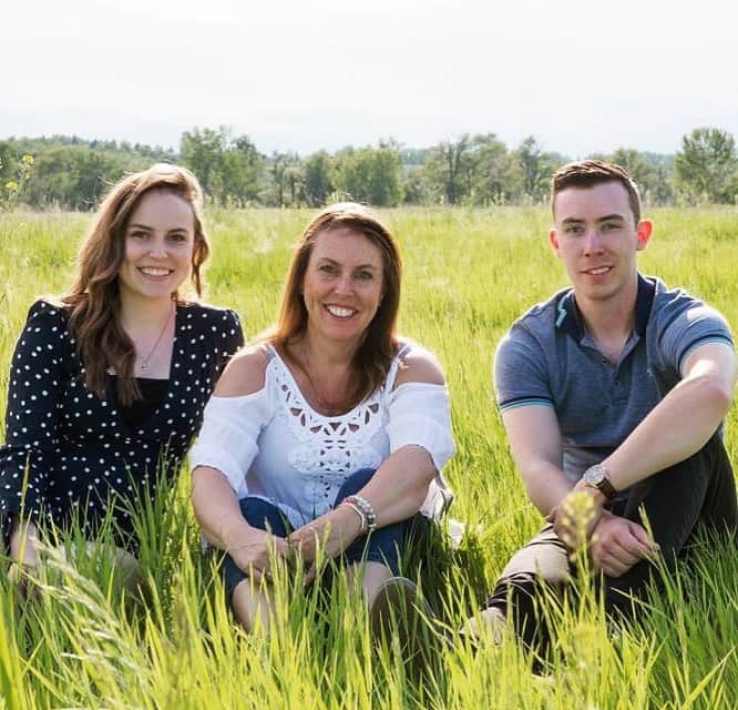のインスタグラム：「Couple more days until I get to see some of my favourite people! Looking forward to heading to Edmonton this week!#famjam #missthem #competitiontime #challenge20」