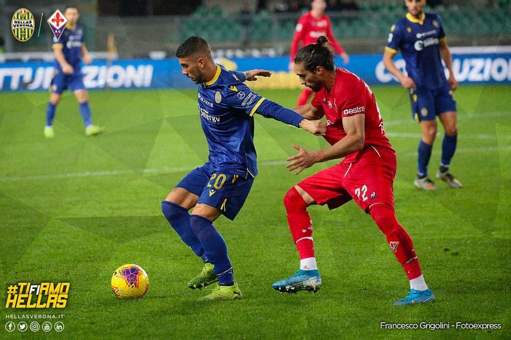 エラス・ヴェローナFCさんのインスタグラム写真 - (エラス・ヴェローナFCInstagram)「📸 Le foto di #VeronaFiorentina 🤩💛💙 #DaiVerona #sudiamocelA」11月25日 1時31分 - hellasveronafc