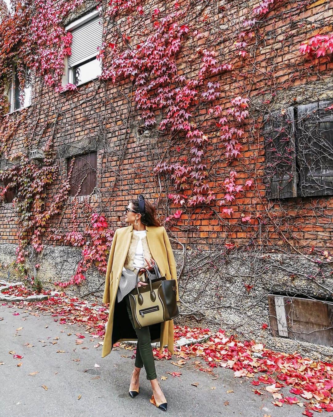 Anniのインスタグラム：「Last days of fall 🍁🍂❤️✨ *Anzeige // {see more pics on my Blog}——————————————————————————— • • • • •  #outfit #fashion #fashionblogger #ootd  #shopbop #fashionblogger_de #blogger #inspiration #inspo #girl #me #look #ig #kissinfashion #americanstyle #stuttgart #liketkit #love #germany #naturelover」