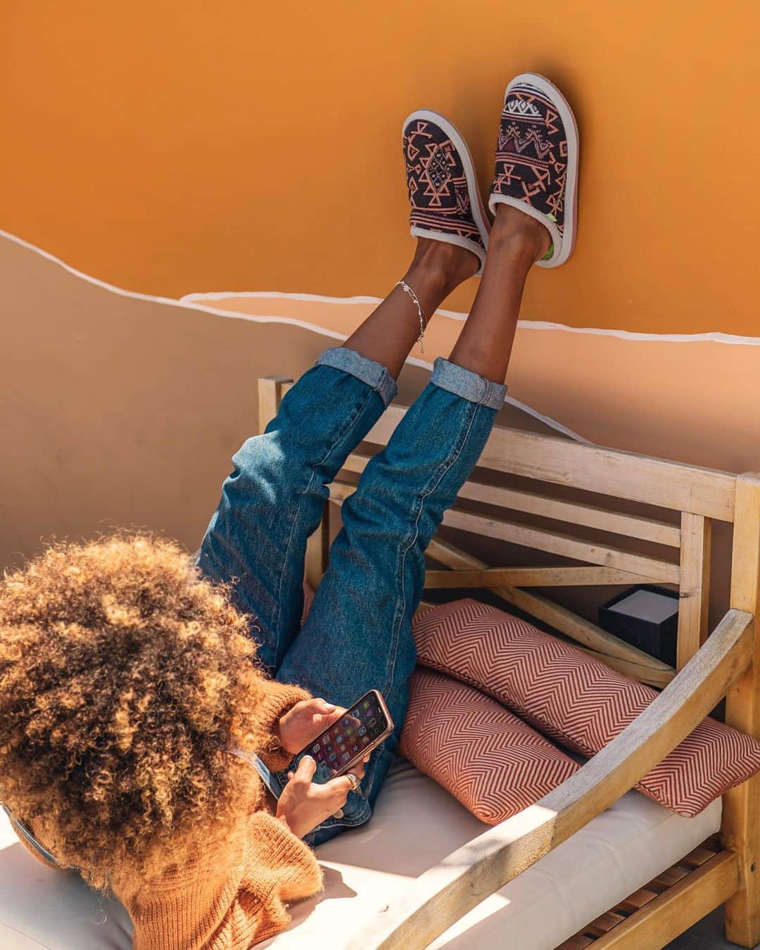 のインスタグラム：「Ascend to enlightened heights in Puff N Chill Low San Juan. Made for chillin’ hard while dreaming about the meaning of life. #PuffNChill #veganshoes #Sanuk #SmilePassItOn」