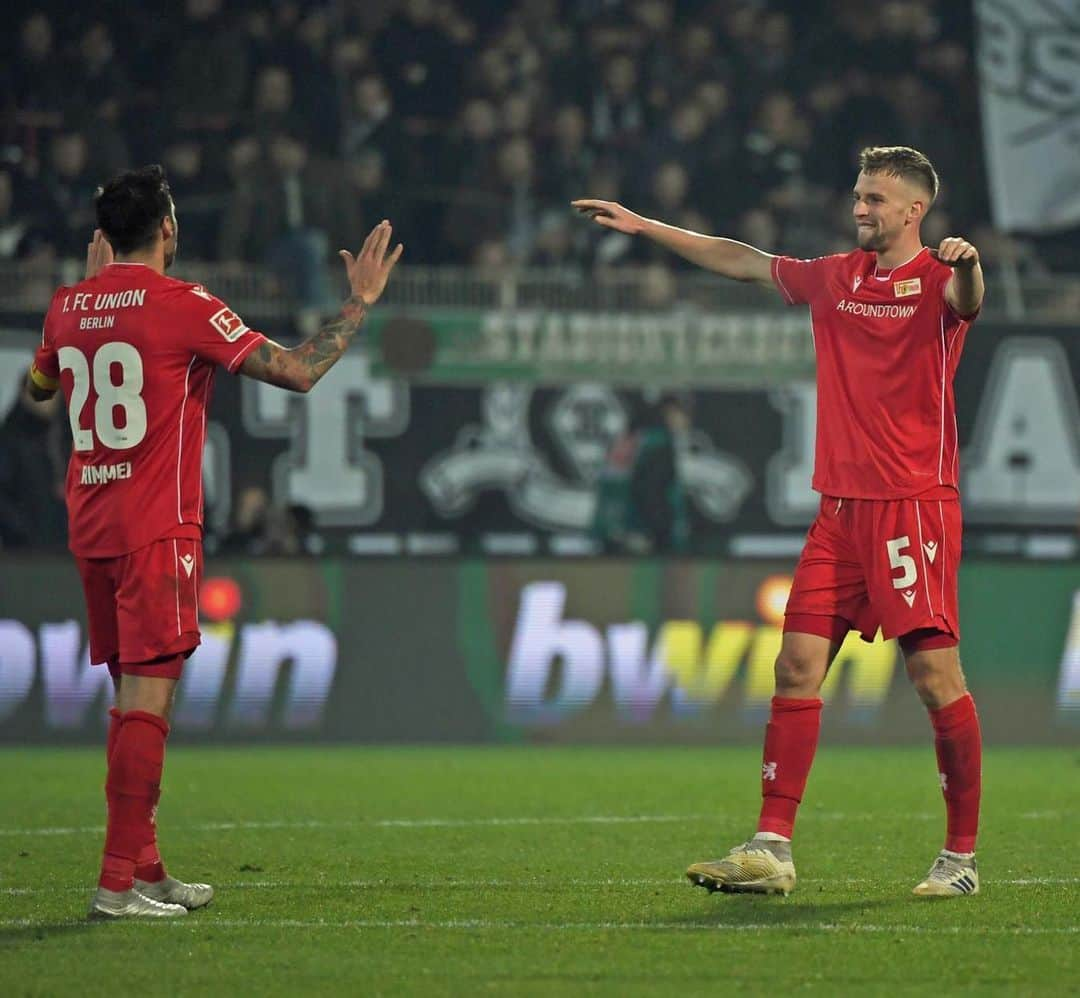 マーヴィン・フリードリヒのインスタグラム：「Das Feeling nach einem Heimsieg. Die Null steht! 😍 #berlin #gladbach #fcubmg #eisernunion #unveu #festungalteförsterei  @unionberlin @bundesliga_en」