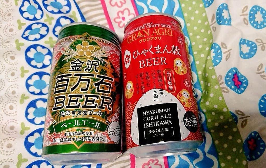 桜花さんのインスタグラム写真 - (桜花Instagram)「７分のお土産タイムで、石川県の地ビールを密かに買っていたのだ、、！！🍀 山登りや、お仕事で行った縁ある場所。その土地のものを味わうって、とても素敵な事。  旅もトリップ、 味わうその一瞬も、名産地にトリップ🌷  味わいながら、楽しめる🍀 気持ちがキラキラする瞬間、なのかもしれない✨  飲むとき感想アップします🐱🌷 #地ビール  #ぐらんあぐり  #石川県  #旅 #女子旅  #travel  #beer  #mountaingirl #mountain  #trip #ビール  #金沢百万石BEER #ひゃくまん殻BEER  #お酒  #そんなに強くはないが  #たまに飲みます」11月25日 2時24分 - mountainohka