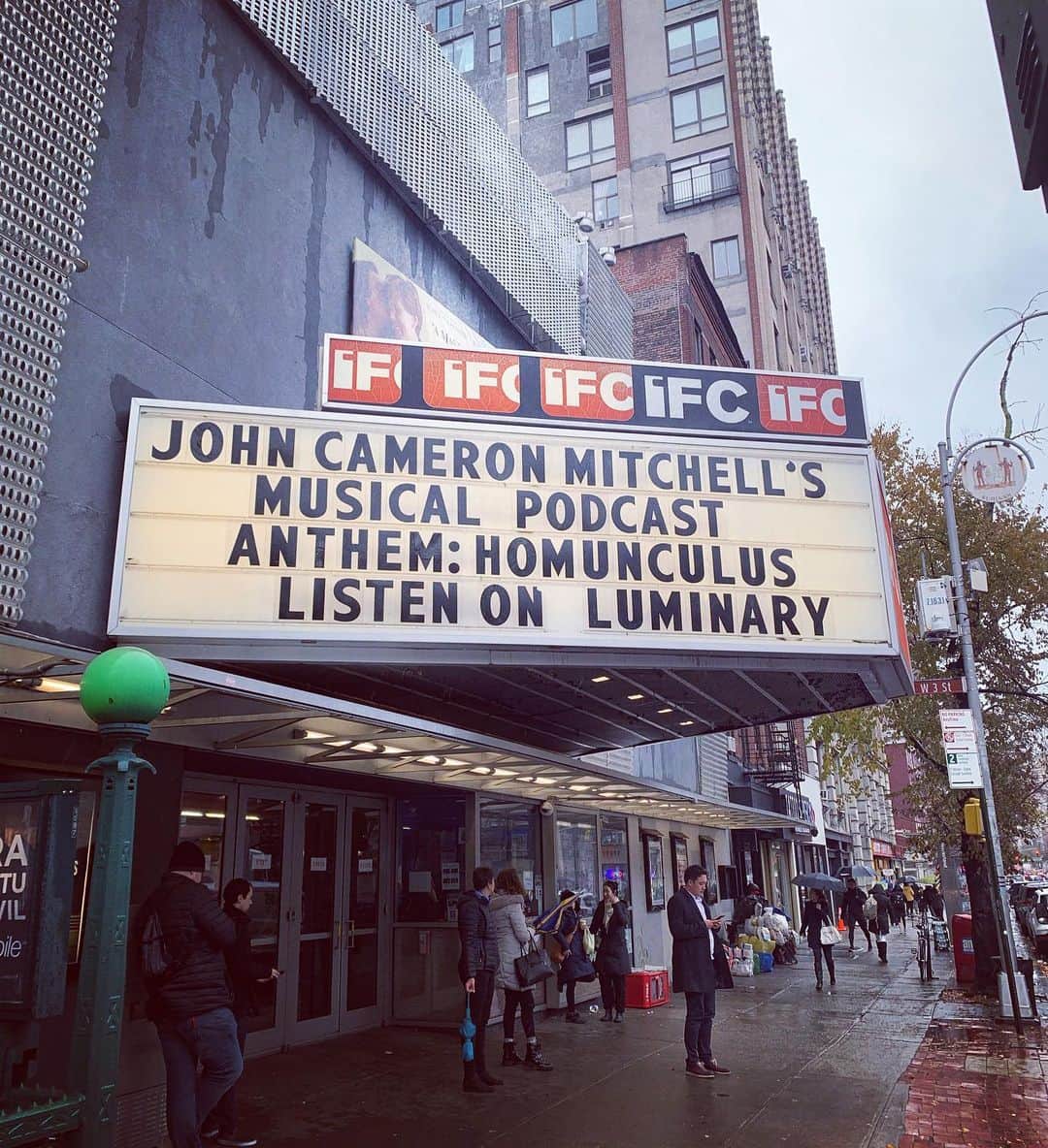 ジョン・キャメロン・ミッチェルさんのインスタグラム写真 - (ジョン・キャメロン・ミッチェルInstagram)「Who’s ready to get weird? At @ifccenter #luminary #anthemhomunculus」11月25日 2時36分 - johncameronmitchell