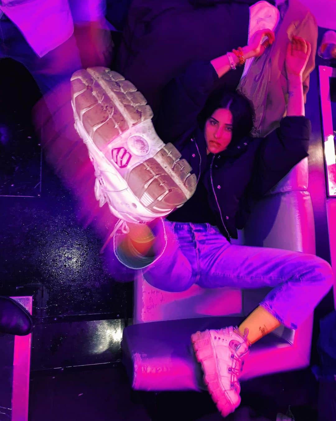 Greta Menchiのインスタグラム：「L’inferno sulla terra è una discoteca con la musica sbagliata」