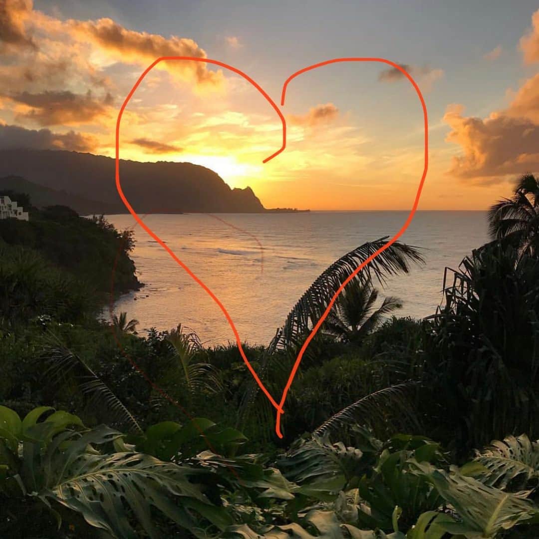 レイラニ・ビショップのインスタグラム：「Sunday ❤️... Love and Healing to Kauai and to all our Island Ohana..love each other as you do so well.. thank you @tristwithalaia for the image and words.. “Grief I’ve learned is really just LOVE.” It’s all the love you want to give and cannot. All that unspent love gathers up in the corners of your eyes, the lump in your throat, and that hollow part of your chest. Grief is just love with no where to go. • Jamie Anderson ❤️💔❤️💔❤️ I love you Nina ❤️」