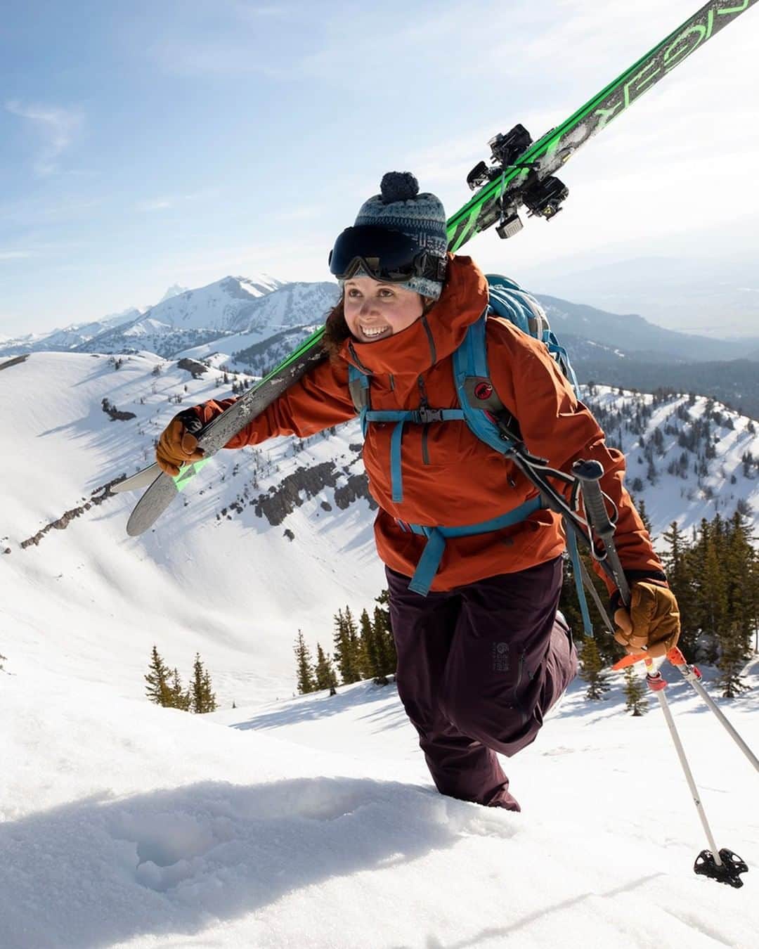 マウンテンハードウェアのインスタグラム：「Your insulation should move with you. The body-mapped stretch insulation and fully dialed feature set of the Cloud Bank™ collection are your allies in alpine access. Photo: @davidstubbs1.」