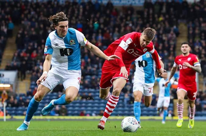 サム・ギャラガーのインスタグラム：「Sunday made better with 3 points! Looking forward to Wednesday night 🔵⚪️ #rovers」