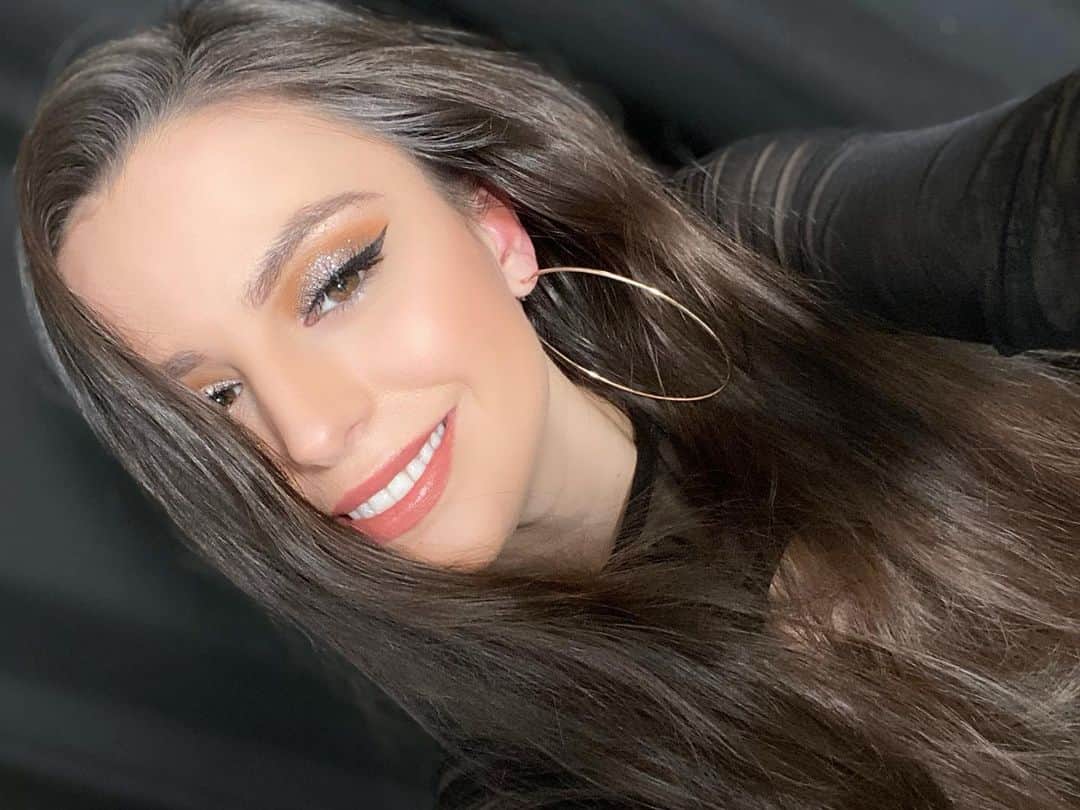 シェール・ロイドのインスタグラム：「Happy Sunday 😘」