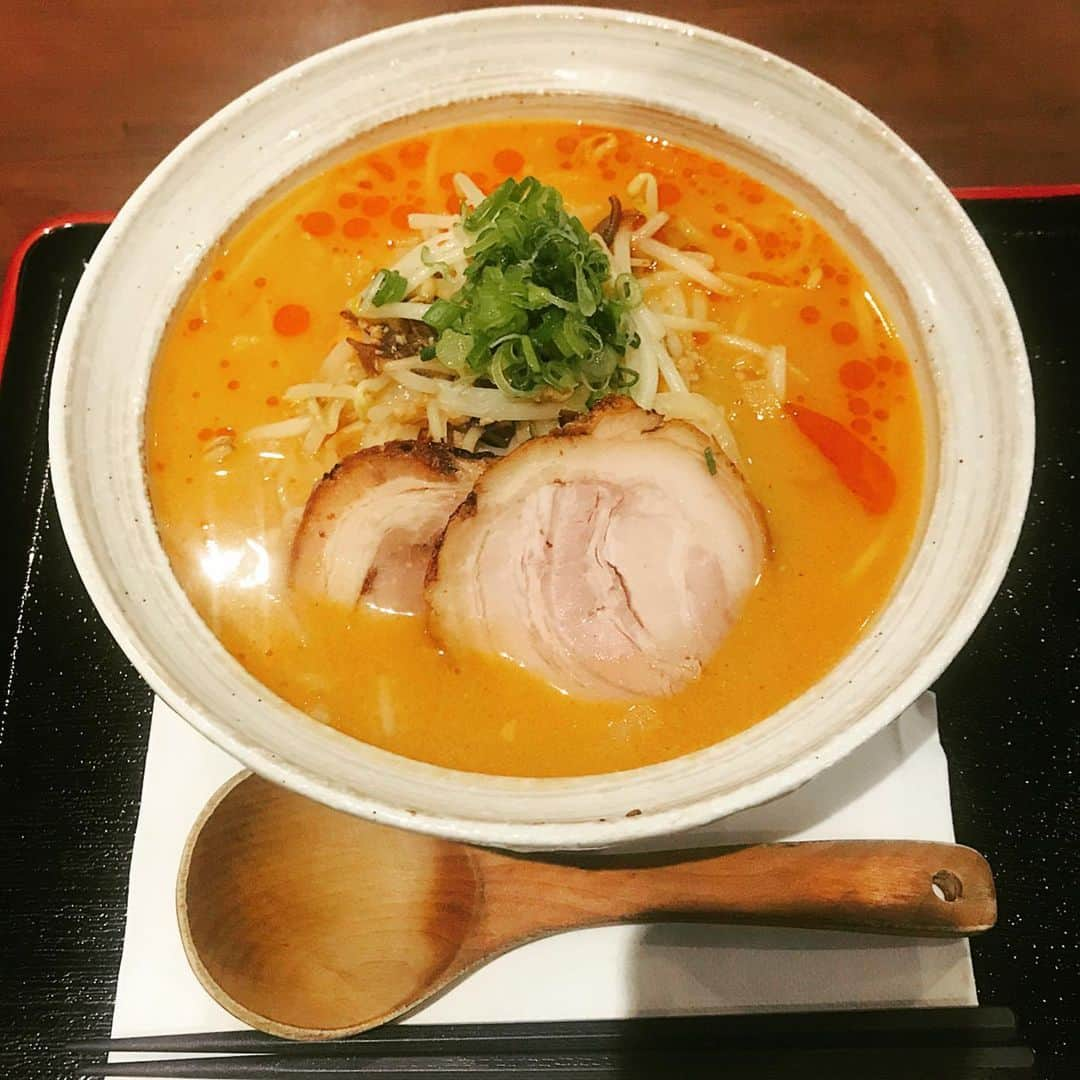 瀬稀ゆりとさんのインスタグラム写真 - (瀬稀ゆりとInstagram)「ラーメンって…たまに無性に食べたくなりませんか？. 日本より価格は高いですが、とても美味しかったです😋  #torontolife #ramen #japan #isshin  #ラーメン #一心」11月25日 3時35分 - yurito.seki