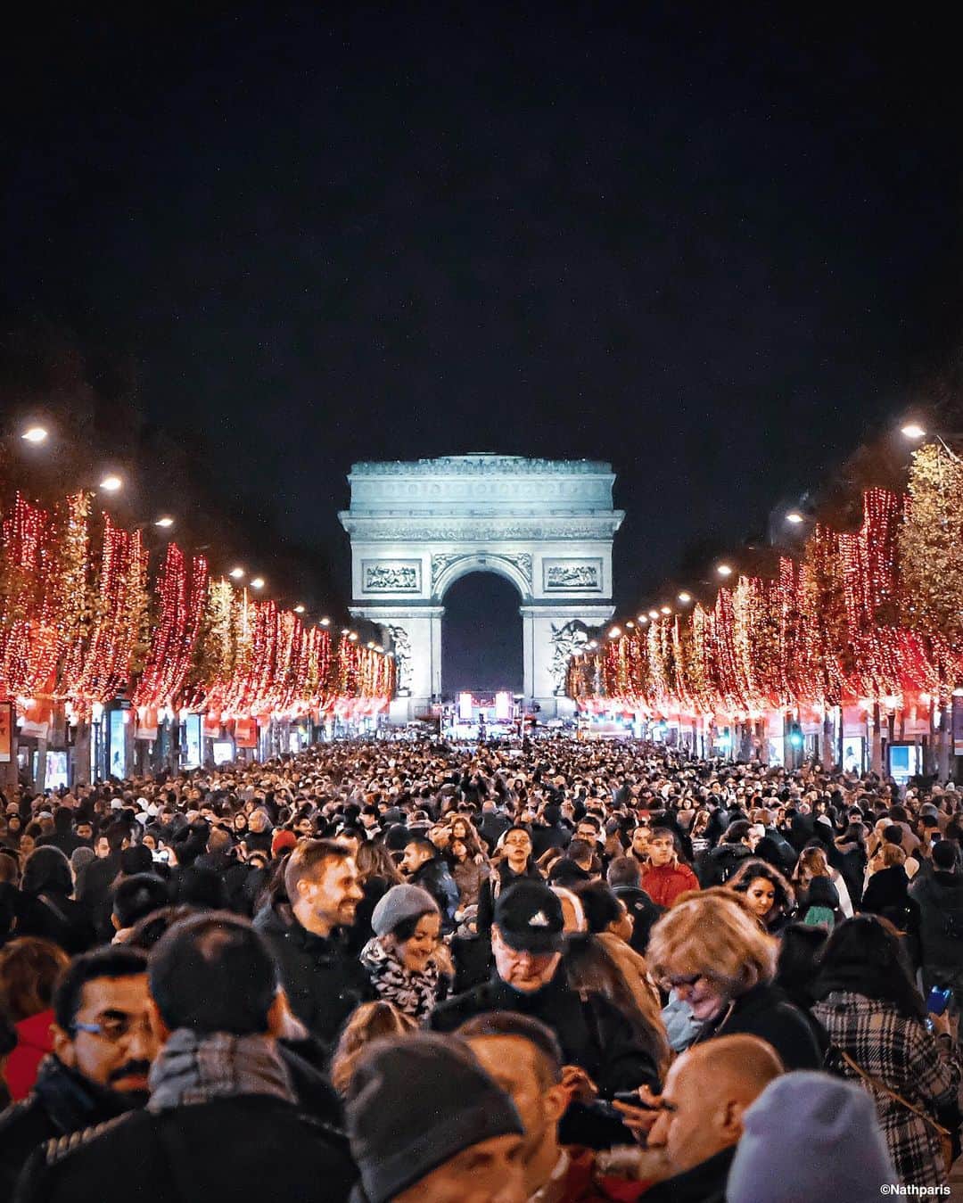 nathparisのインスタグラム：「Let's go for the Christmas decorations ✨ #paris」