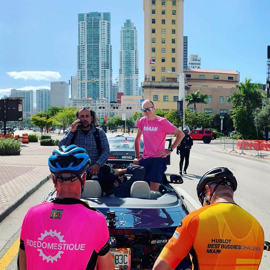 クリス・フルームさんのインスタグラム写真 - (クリス・フルームInstagram)「Awesome weekend in Miami for the @bestbuddieschallenge  Thank you to everyone who came out & joined us in support of @bestbuddies #bestbuddies #inclusion #bestbuddieschallenge」11月25日 3時42分 - chrisfroome