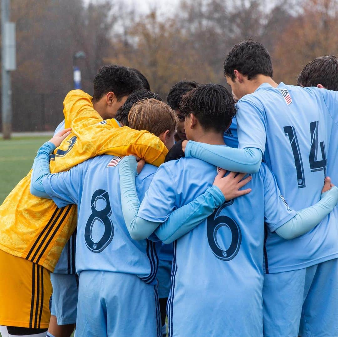 ニューヨーク・シティFCさんのインスタグラム写真 - (ニューヨーク・シティFCInstagram)「Shouts to the U-15 boys who came through the rain to defeat @nerevolution this morning #nycfc」11月25日 3時45分 - nycfc