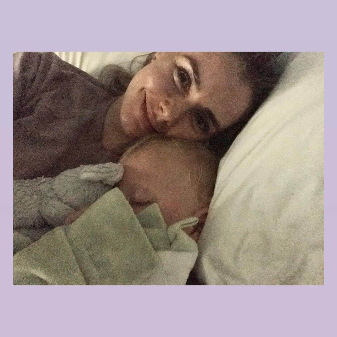 ブリアンナ・ブラウンさんのインスタグラム写真 - (ブリアンナ・ブラウンInstagram)「Snuggle naps are where it’s at. Love being a mommy to our little firecracker! 💜 . . . . . . #mamalife #sundaysnuggles #charlieboy #babyboy #boymom 👊」11月25日 4時41分 - briannabrownkeen