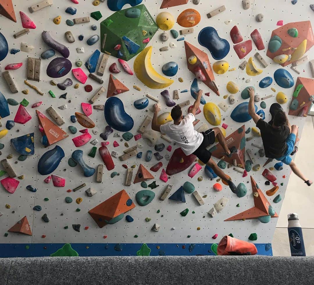 ヤン・ホイヤーのインスタグラム：「Only a few more days until Toulouse 💪 📸 from my last session with @yannick_flohe ! I think we’re both ready to give our best to decide who gets to go to Tokyo 😎 #Anzeige @krombacher #nullkommanull #erfolgsdurst #sportmachtdurst」