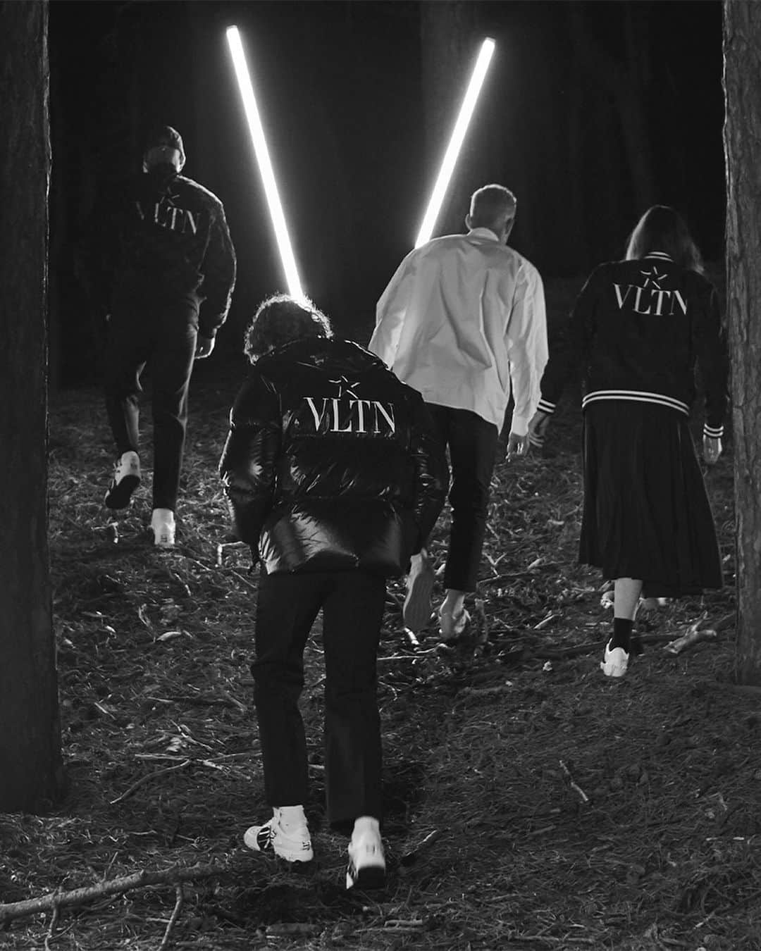 Valentinoさんのインスタグラム写真 - (ValentinoInstagram)「The VLTN logo takes on new meaning with a five-sided star atop bomber jackets, shirts and coats for #VLTNSTAR, shot by visual artist and director @samwiehl.」11月25日 4時51分 - maisonvalentino