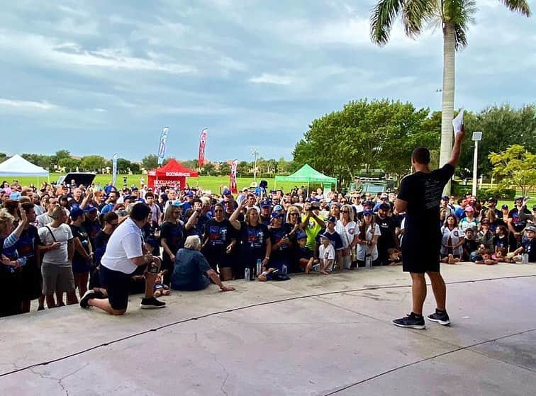 シカゴ・カブスさんのインスタグラム写真 - (シカゴ・カブスInstagram)「A record-breaking $1.3M+ raised and 1,000+ people walked at @arizz_44’s 8th Annual Walk-Off for Cancer today! 💙 At the walk, @anthony_rizzo_familyfoundation also donated $1M to a local children’s hospital to aid families battling cancer.」11月25日 4時53分 - cubs