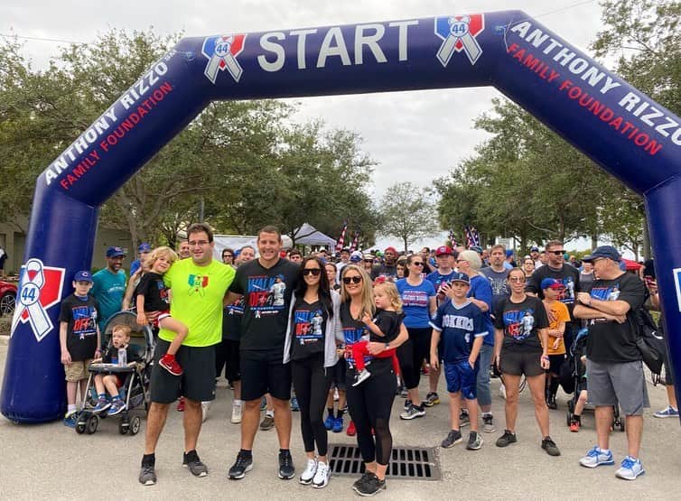 シカゴ・カブスさんのインスタグラム写真 - (シカゴ・カブスInstagram)「A record-breaking $1.3M+ raised and 1,000+ people walked at @arizz_44’s 8th Annual Walk-Off for Cancer today! 💙 At the walk, @anthony_rizzo_familyfoundation also donated $1M to a local children’s hospital to aid families battling cancer.」11月25日 4時53分 - cubs