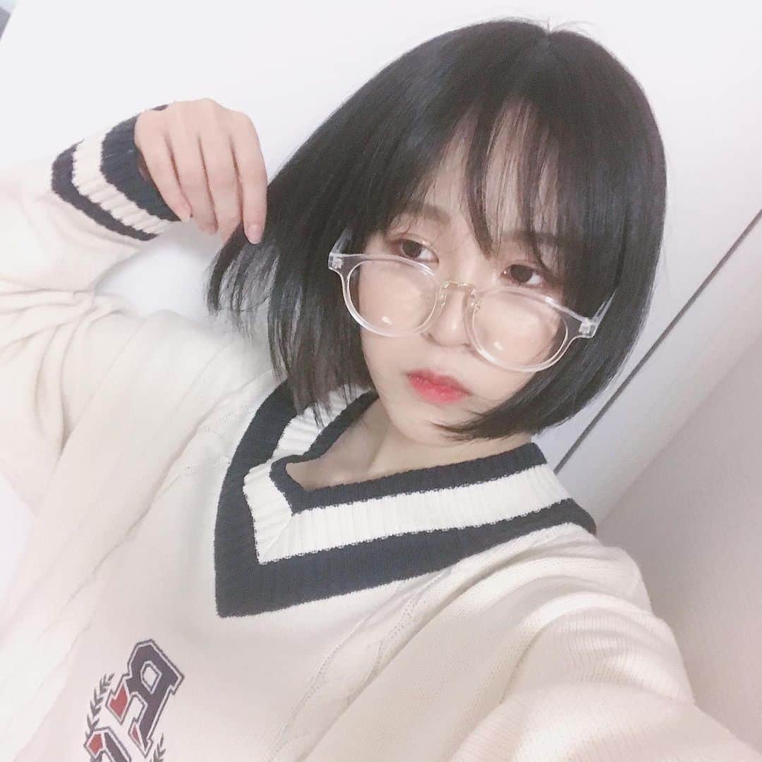 三田麻央のインスタグラム：「✂️ #今日も今日とてあけみさんは天才 #シルバーアッシュ」