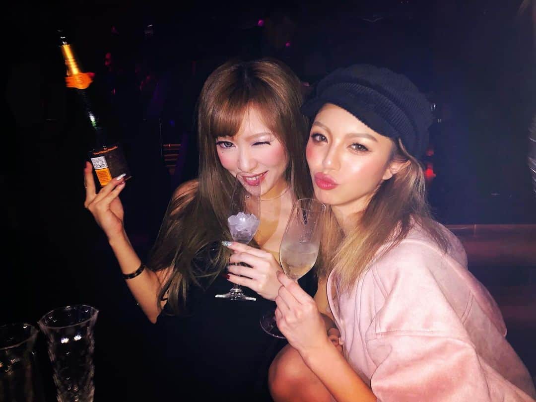 のインスタグラム：「放置気味だったinsta復活してく⤴︎ @tomomieater  トモちゃんありがとうございました😆💖 仕事っていいなって再確認できた日❤️笑 仕事なんだけど仕事しながら楽しめるとたまに仕事なのか遊びなのか分からなくなる😹💖 それってめっちゃ幸せなことだなって、、😍🤤 仕事に対してラブが注入された💉❤️笑 * * * #seloctagontokyo #六本木 #ZOO #ZOOTOKYO #ズー #ズー東京 #ズートーキョー #キャバ嬢 #キャバクラ」