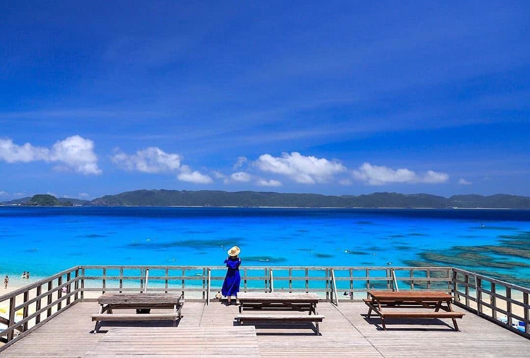 Be.okinawaさんのインスタグラム写真 - (Be.okinawaInstagram)「Enjoy the dazzling gradient of the blue ocean at Furuzamami Beach -- one of the top-rated beaches of Japan! The Kerama Islands - including Zamami, Tokashiki, and the waters that surround the islands - are designated as a national park. 📷:@sayaraman.515  #furuzamamibeach #zamamiisland #古座間味海灘 #座間味島 #후루자마미비치 #자마미섬 #古座間味ビーチ #青い海 #bluesea #keramaislands #beokinawa #visitokinawa」11月25日 16時55分 - visitokinawajapan