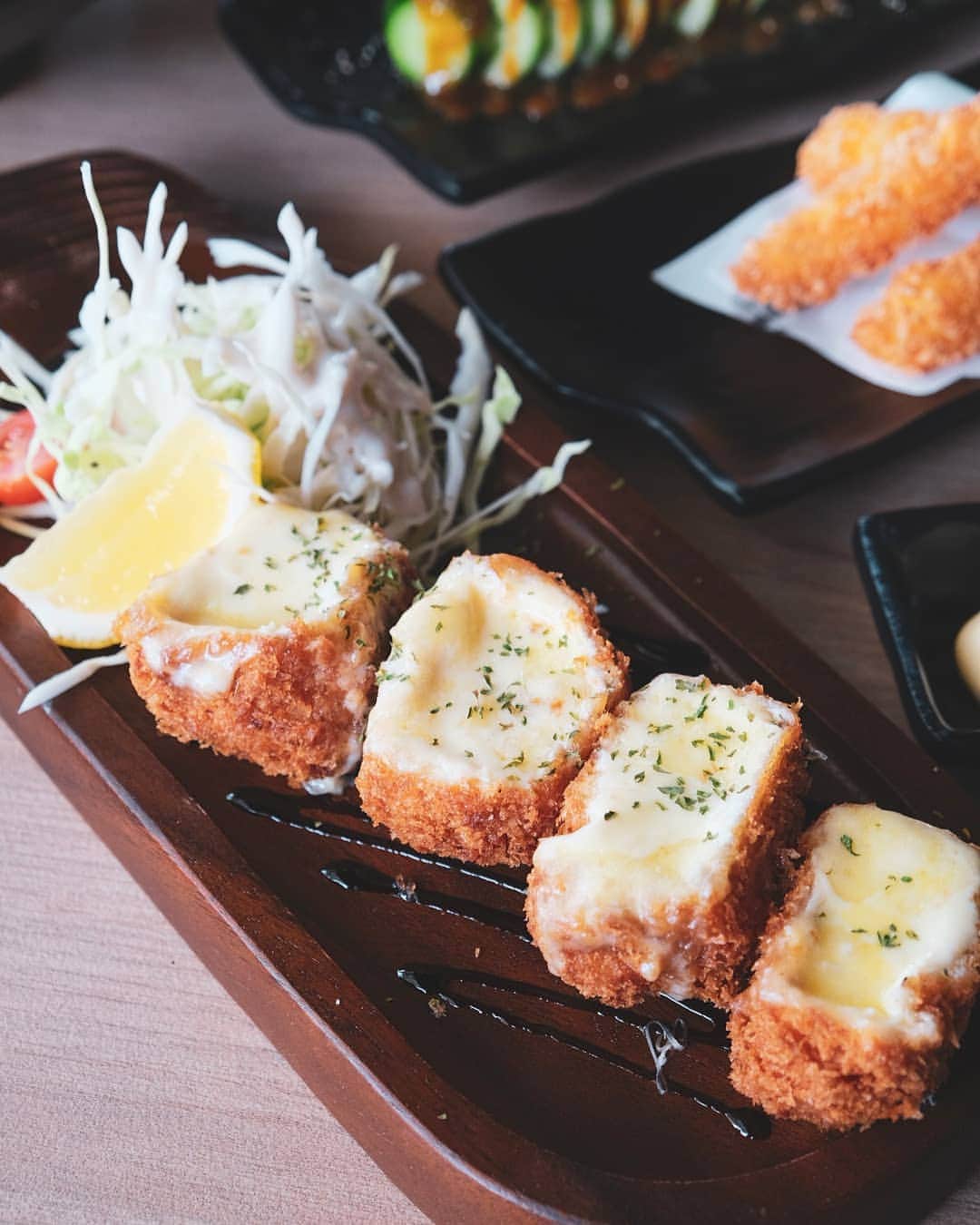 Erinaさんのインスタグラム写真 - (ErinaInstagram)「. . Cheese chicken katsu 🧀. . It was definitely the winning dish at @toriichi_neutralbay 🥇😋. I wanted another plate of this 🤣 🤣 . . #Japanesefood #neutralbay」11月25日 15時29分 - eliseaki