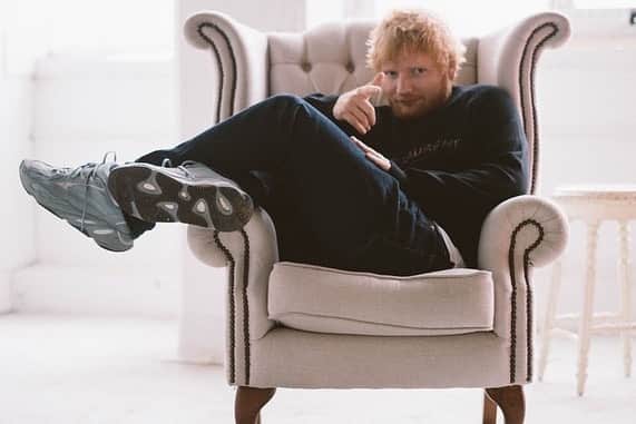 ワーナーミュージック・ジャパン洋楽さんのインスタグラム写真 - (ワーナーミュージック・ジャパン洋楽Instagram)「【Ed Sheeran and Stormzy】 ストームジー、エド・シーラン、バーナ・ボーイの最新コラボ曲「Own It」がリリースされました‼️ ✨ ついつい動きたくなっちゃうキャッチーなダンスソング💃❣️ ✨ エドは「この作品を作り上げたみなさん、おめでとう。そして @stormzy 、新しいアルバムが出るのが待ちきれないよ！本当に君は素晴らしい作品を完成させたと思う。 @burnaboygram と  @fredagainagainagainagainagain も最高さ。」とコメント😊 ✨ 新曲「Own It」のミュージックビデオも公開されたので是非チェックしてみてください！！ #edsheeran #stormzy #burnaboy #ownit #collaboration #ストームジー #エドシーラン #バーナボーイ #コラボ曲 #新曲 #洋楽」11月25日 15時51分 - warnermusicjp_intl