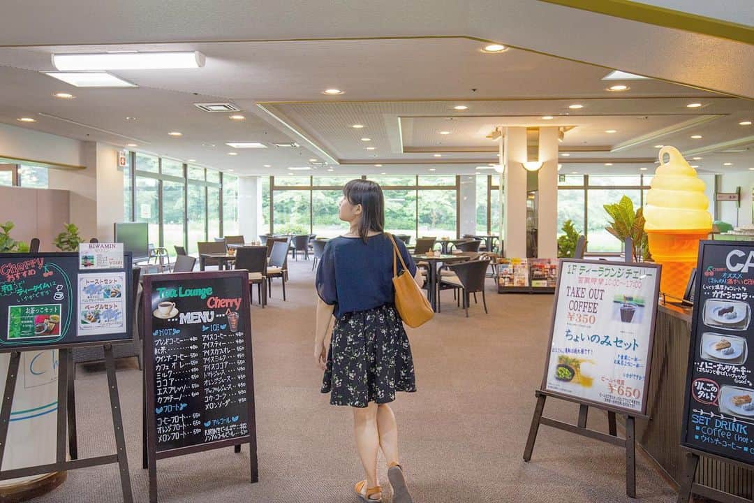 東北女子さんのインスタグラム写真 - (東北女子Instagram)「⠀⠀⠀⠀⠀⠀⠀⠀⠀⠀⠀⠀ 想去宮城樹冰可以住哪間飯店？ ⠀⠀⠀⠀⠀⠀⠀⠀⠀⠀⠀⠀ 前陣子介紹過的 Active Resorts 宮城蔵王 距離宮城樹冰開車僅10分鐘， 不過雪季開車一定要小心， 多留點時間不是壞事🙌 ⠀⠀⠀⠀⠀⠀⠀⠀⠀⠀⠀⠀⠀⠀⠀⠀ 大自然圍繞著飯店 1樓的咖啡廳可以邊享受景緻邊休息☕️ ⠀⠀⠀⠀⠀⠀⠀⠀⠀ #アクティブリゾーツ宮城蔵王 📍交通： ①從仙台機場搭 #みやぎ蔵王三源郷airportliner 直達 ②住宿者可利用仙台站免費接駁車 @activeresortsmiyagizao ⠀⠀⠀⠀⠀⠀⠀⠀⠀⠀⠀⠀ ⠀⠀⠀⠀⠀⠀⠀⠀⠀⠀⠀⠀ #東北女子travel #日本住宿 #日本飯店 #日本旅館 #藏王 #蔵王 #宮城蔵王 #宮城 #ActiveResorts宮城蔵王 #日本旅遊 #miyagi #宮城飯店 #宮城住宿 #宮城のんびり #東北旅行 #遠刈田温泉 #放鬆之旅 #行くぜ東北 #東北 #miyagihotel #東北旅 #japanhotel」11月25日 16時00分 - tohoku_girl_official