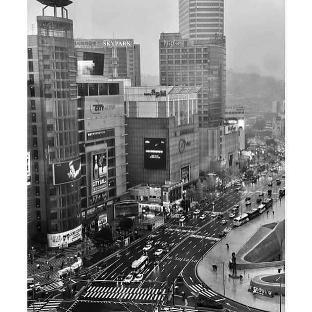 中野英雄さんのインスタグラム写真 - (中野英雄Instagram)「ハミルトンホテル前にて！なんか周辺が変わり果て寂しかった あの悪そうな韓国の オジサン達の姿が消えていた…残念 #instagood #happy  #enjoy#korea」11月25日 15時58分 - hideo_nakano