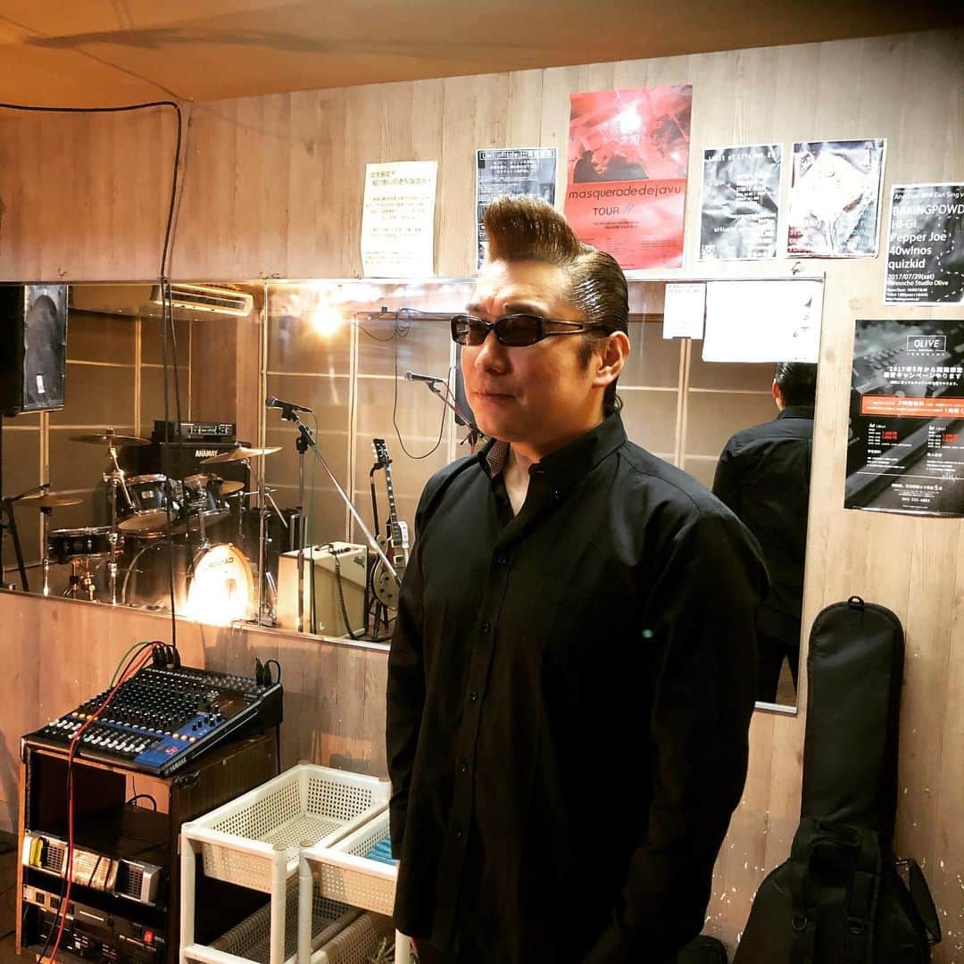 山川のりをのインスタグラム：「今夜は横浜の天王町のスタジオオリーブにて開催の「ドヤフェス後夜祭」にギターパンダ出演します。 18時30分/ 19時、2500円＋D。共演はTHE☆バリュー兄弟、ジャンボラーメンズ、レッサーパンドラム、スペシャルゲスト:梅本勝之進(ex横道坊主) お近くの方々会いにきてアイニージュー！」