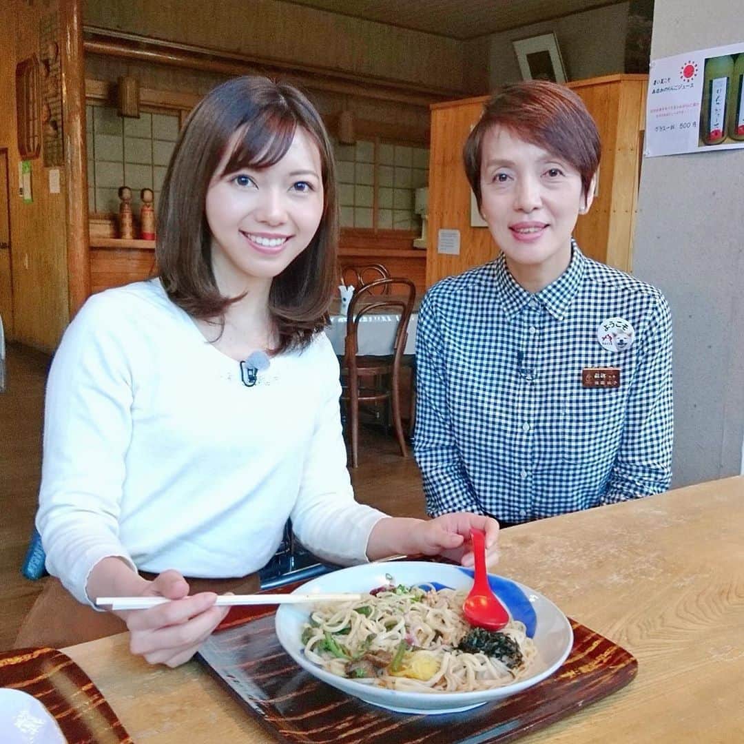 川又智菜美さんのインスタグラム写真 - (川又智菜美Instagram)「🚘お知らせ🚘﻿ ﻿ 明日11月26日（火）21時54分からBSテレ東で﻿ 放送の【MY BEST WAY】に出演します😊﻿ ﻿ 今回は、﻿ 秋田でのドライブコースをご紹介しますよ💓﻿ ﻿ 人力車に乗って観光したり、﻿ 秋田の郷土料理である﻿ きりたんぽ、稲庭うどんを頂いたり﻿ 贅沢な1日でした😋﻿ ﻿ 中でもきりたんぽ、﻿ 初めての食べ方で出てきたんです😳﻿ かなり珍しいとのことなので﻿ 皆さんぜひチェックしてみてくださいね💕﻿ ﻿ #BSテレ東 #mybestway #車 #ドライブ #運転﻿ #NEXCO東日本 #ロケ #岩手 #秋田﻿ #1泊2日ドライブ #きりたんぽ #稲庭うどん﻿ #郷土料理 #グルメドライブ #紅葉﻿ #人力車 #角館 #武家屋敷 #東北道 #秋田道﻿ #セントフォース #アナウンサー #川又智菜美」11月25日 16時15分 - chinami_k0204