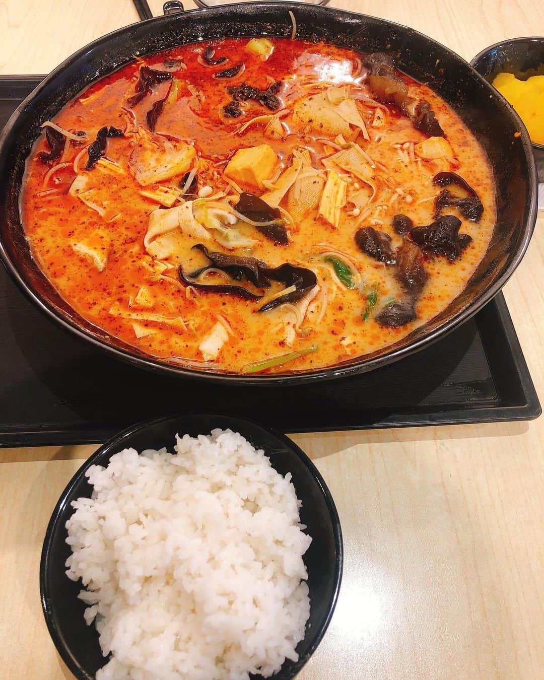ヒョクジン のインスタグラム：「이 많음 음식의 결과는 ? #동글 #🐷 #즐거웠다 👋」