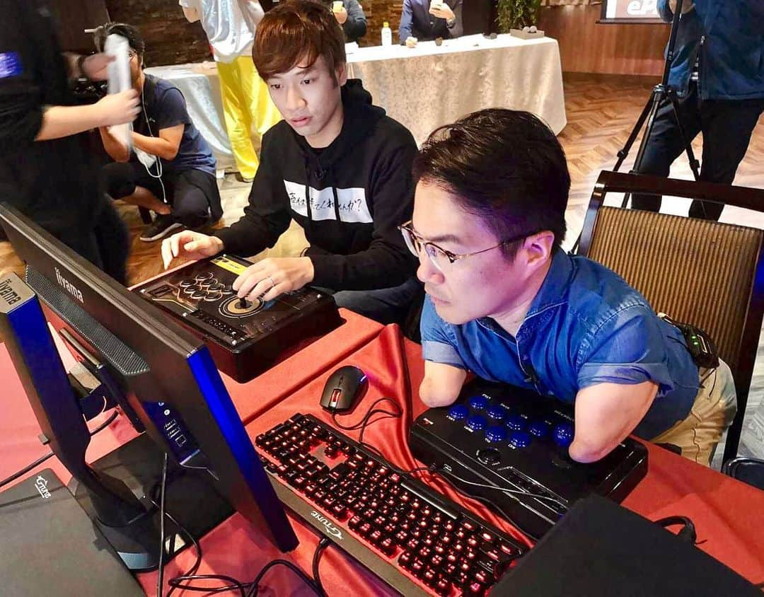 乙武洋匡さんのインスタグラム写真 - (乙武洋匡Instagram)「勝った！！ #ぷよぷよ対決 #esports #ePARA2019 #寺田ユースケ」11月25日 16時24分 - ototake_official