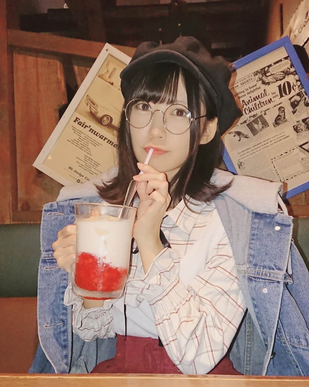 空野青空のインスタグラム：「. . お久しぶりのにゃんすた！ . 昨日の #あおべべ がめっきゃわおきになのでみてください〜(∩´∀`∩)♡♡ . #7THINGS さんのオーバーサイズジーンズジャケットが最高…🤦‍♀️💕オーバーサイズすきいいい〜〜 . あと、最近ハリポタメガネにはまてる〜🤓💫 . . . #伊達メガネ #丸メガネ #まるめがね女子 #まるめがね #キャスケット帽 #メガネ女子 #キャスケット女子 #びっくりドンキー #台湾 #韓国 #インポートファッション #オーバーサイズ #オーバーサイズジャケット #7things #GRL #aonyan #aoneko #あおにゃん #空野青空 #外ハネ #外ハネミディアム #黒髪 #裸眼 #幸薄顔ちゃん #初号機ボディ #びっくりドンキー」