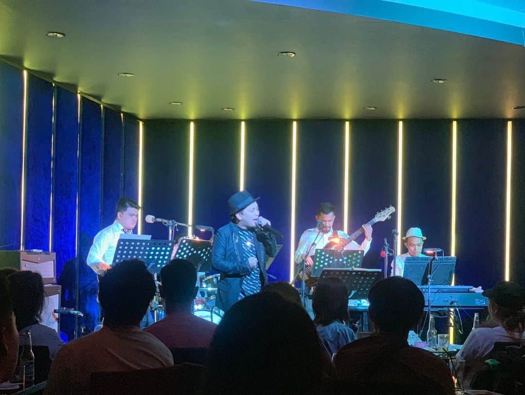 SHOGOさんのインスタグラム写真 - (SHOGOInstagram)「SHOGO from 175R Special Live in Cebu Presented by Jazz’n Bluz 無事終了！　 満員御礼㊗️沢山の方々に観に来て頂き感謝です。  #175R #SHOGO #cebu #セブ #セブ島#cebuyolo #セブヨロ#misono#マンペー#vienna#松田大夢#えのもとぐりむ」11月25日 16時30分 - 175r_official