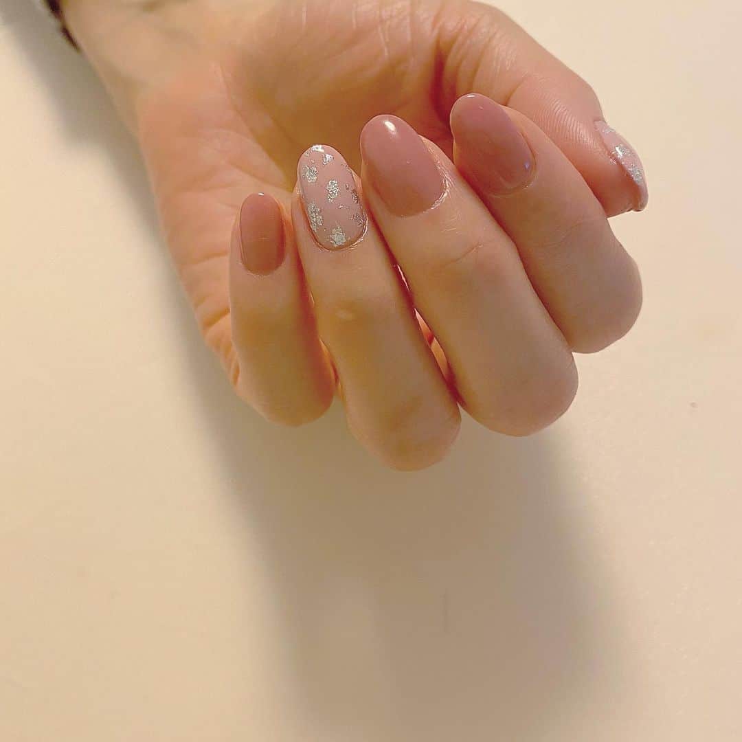 Kana Kobayashiさんのインスタグラム写真 - (Kana KobayashiInstagram)「#nails #nailstagram  #Anela #箔でドット #pink #青山ネイルサロン」11月25日 8時21分 - anela_kana