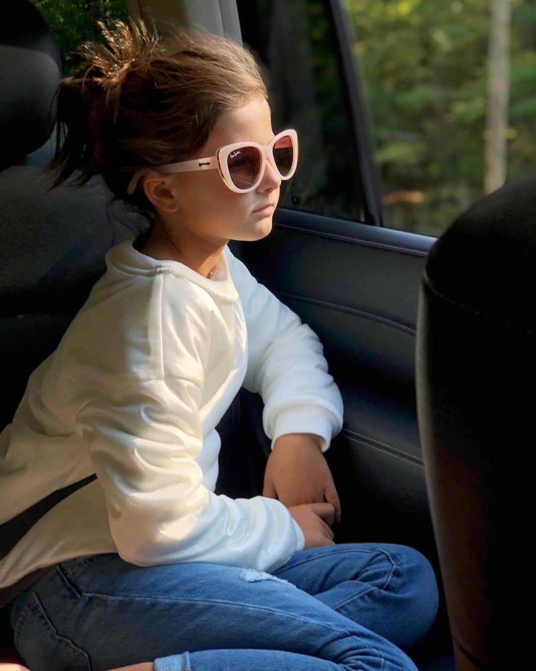 Angie Keiserのインスタグラム：「And for a little perspective on just how much she’s changed (per our last post), this kid will be double digits, one month from today 😳 Also, she specifically asked for an experience gift rather than getting a bunch of “stuff” for her bday/Christmas this year 🙌🏼 I only wish she would have mentioned it sooner, since the JoBros were in town last week (she’s a certified super fan 🤩) So what are some other experience gifts that a 10 year old girl might love?」