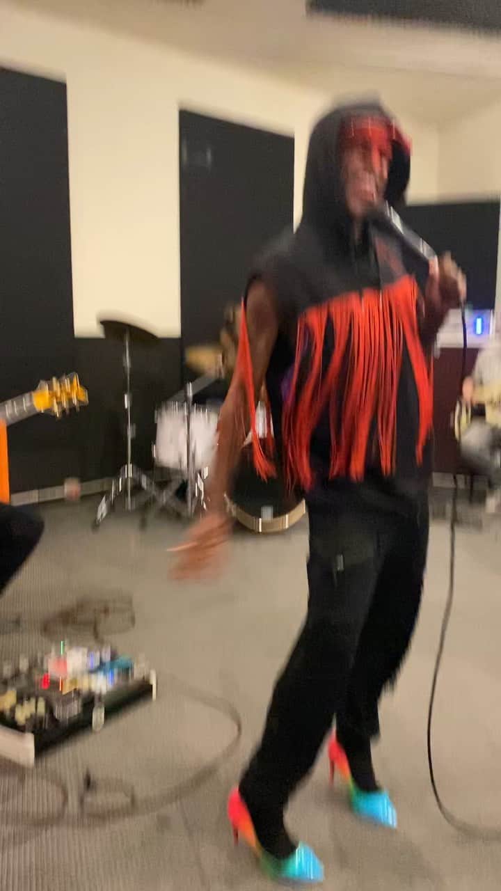 JONTE’のインスタグラム：「1st rehearsal w/ the crew  @iamrodcastro 🎸 & @iamgerranreese ❤️ 💕」