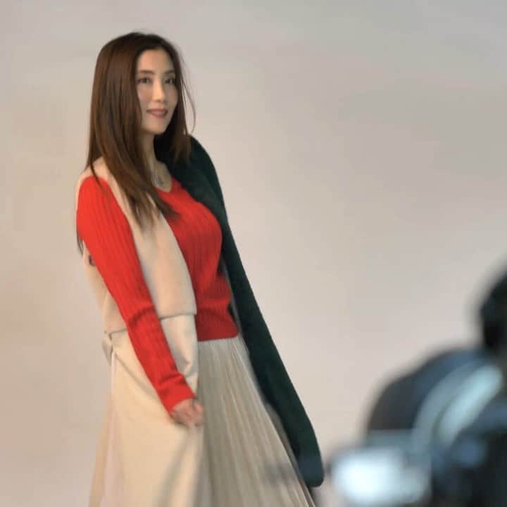 be-o編集部のインスタグラム：「おはようございます☀ 明日26日はbe-o12月号の発刊日✨ 表紙&カバーインタビューはフリーアナウンサーの山内佑利子さんです🥰 お楽しみに‼️ #be-o #beo #ビオ #沖縄 #フリーペーパー  #予告 #山内佑利子 #やまゆり」