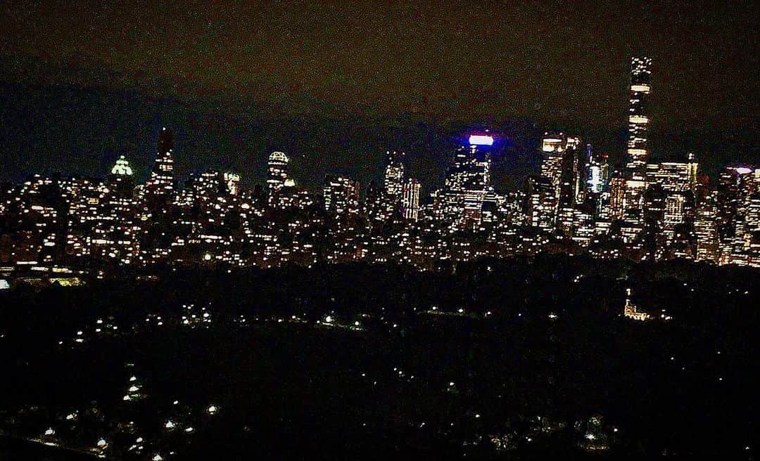 ロン・ハワードさんのインスタグラム写真 - (ロン・ハワードInstagram)「Bright Lights Big City  So much to see and feel.」11月25日 9時01分 - realronhoward