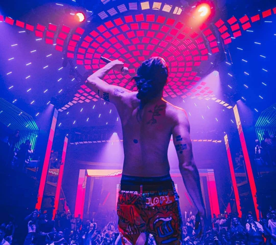 スティーヴ・アオキさんのインスタグラム写真 - (スティーヴ・アオキInstagram)「Hows your weekend going? My weekend looked like this @livmiami @shrinefoxwoods」11月25日 9時07分 - steveaoki