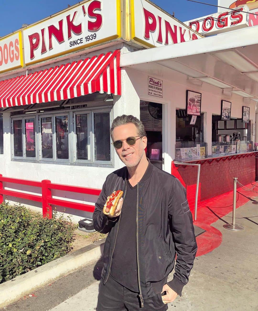 scottlippsさんのインスタグラム写真 - (scottlippsInstagram)「Best fast food spot in LA? What’s your fav? @pinkshotdogs or something else? Do tell... #vegan and beyond」11月25日 9時33分 - scottlipps