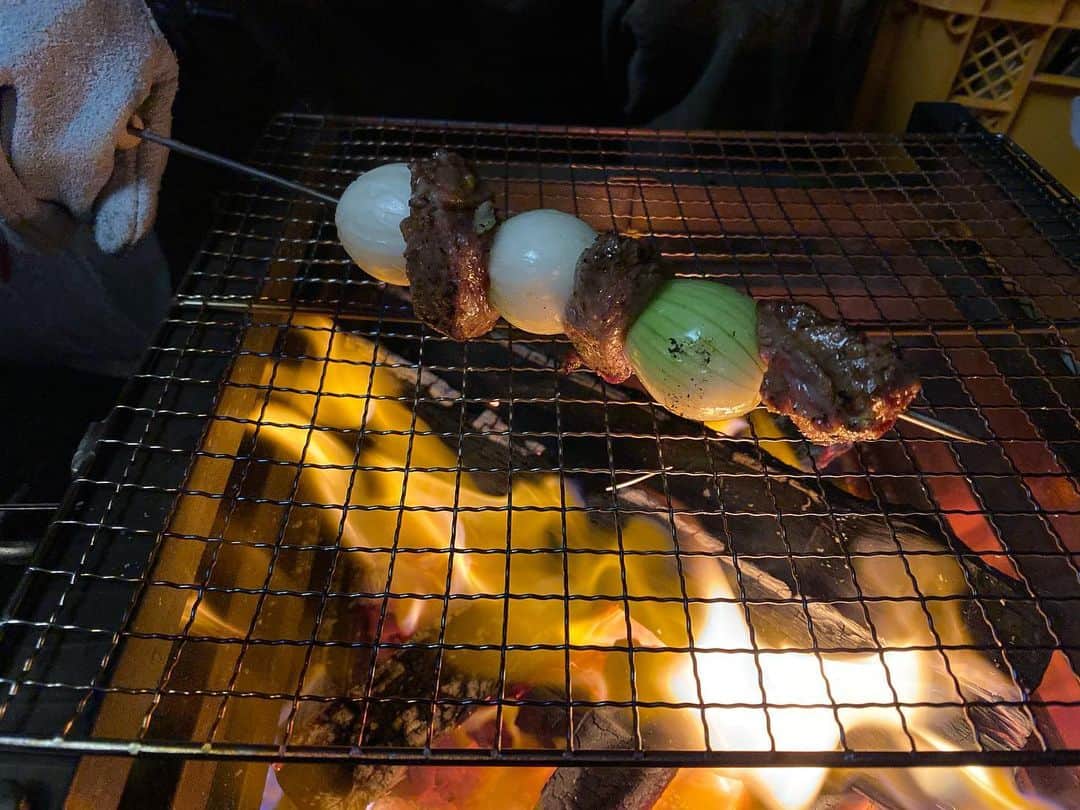 忍成修吾さんのインスタグラム写真 - (忍成修吾Instagram)「先日、キャンプして来ました~🏕 ロケーションがめちゃくちゃ良かった‼️ 焚き火でお肉焼いたり、お肉焼いたり、焼き芋したり🍠 美味しかったです🍠 ただめちゃくちゃ寒かった🥶 キャンプ楽しいなぁ」11月25日 9時34分 - shugo_oshinari