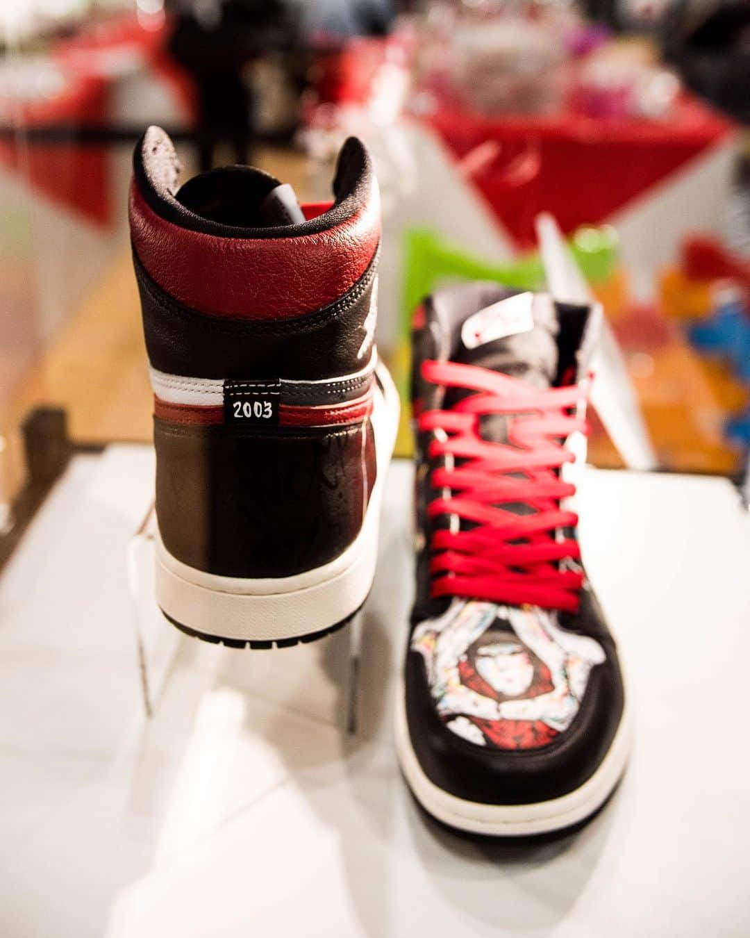 Jabbawockeezさんのインスタグラム写真 - (JabbawockeezInstagram)「Our very own custom AJ1’s on display at @mgmjapan’s @sneakercon booth - designed by @chadcantcolor 🔥🔥🔥🔥🔥🔥🔥」11月25日 9時42分 - jabbawockeez