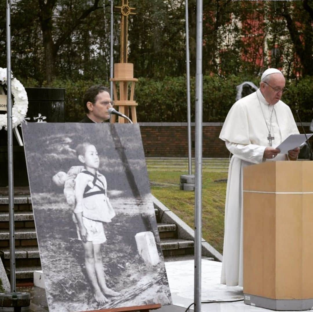 安珠さんのインスタグラム写真 - (安珠Instagram)「写真の力を信じて平和を願う photo: AFP news  https://www.afpbb.com/articles/-/3256355?act=all&cx_part=carousel&cx_position=1&pid=21881966」11月25日 9時51分 - anjuphotographer