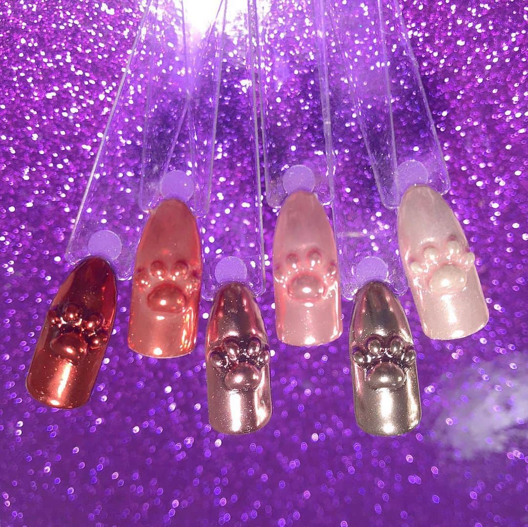 なかやまちえこのインスタグラム：「ピンクのミラーパウダー3色も発売になっております！⠀ 本日のNAIL EXPOのデモはミラーパウダーです！（他のデザインもするよ！） #nail #nails #nailart #ネイル #美甲 #ネイルアート  #clou #nagel #ongle #ongles #unghia #japanesenailart #manucure #네일 #젤네일 #네일아트 #네일리스트 #japanesenails #manicurist #gelnails #أظافر #mirrorpowder #ミラーパウダー #ピンクミラー # #ミラーネイル #mirrornails💅」