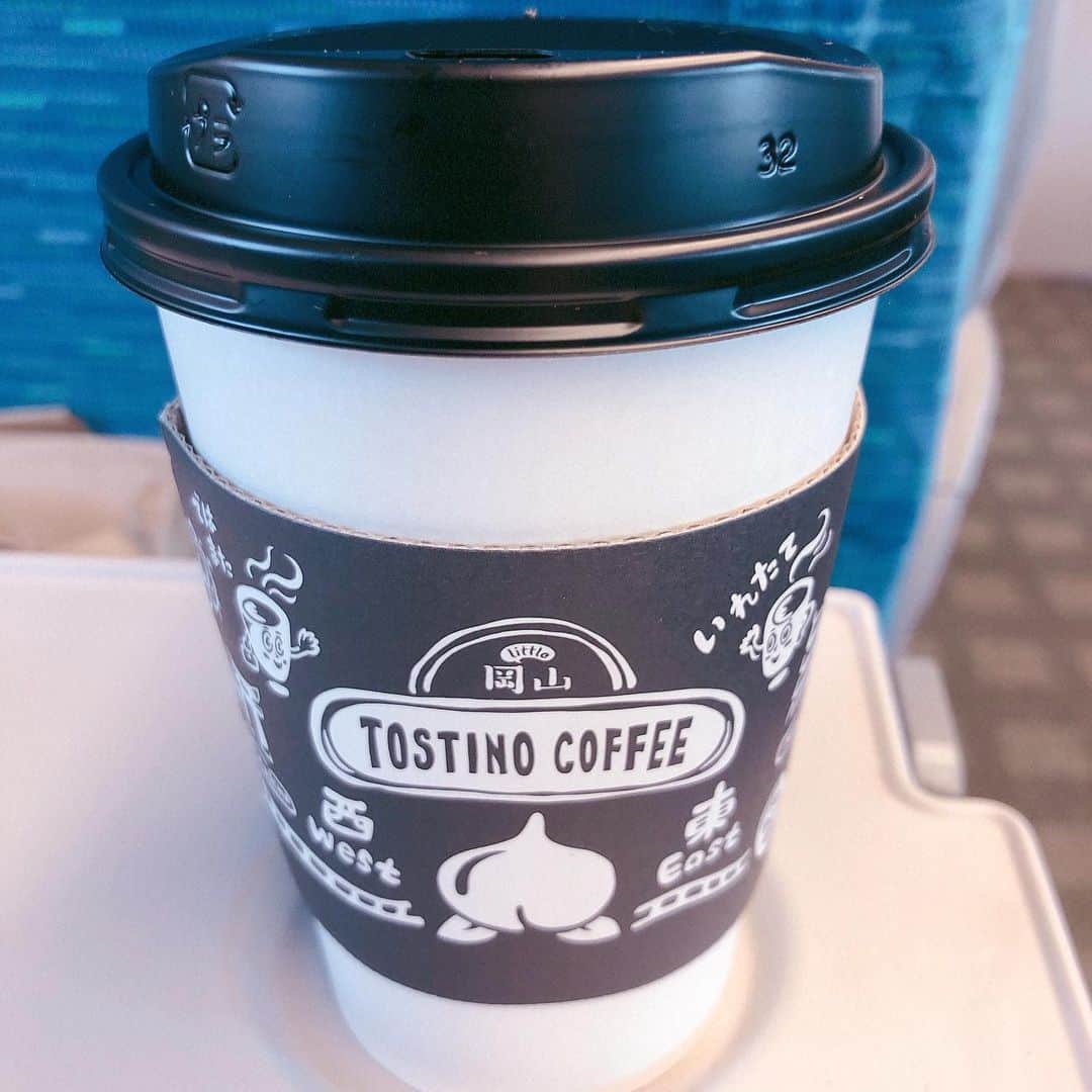 休日課長さんのインスタグラム写真 - (休日課長Instagram)「岡山駅のさんすて内にあるlittle 岡山でテイクアウトコーヒーを。うまい！好き！！ #岡山 #コーヒー」11月25日 9時52分 - kyujitsu_kacho