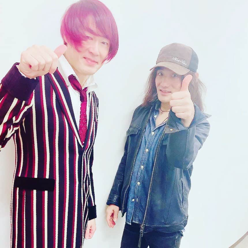 西川進さんのインスタグラム写真 - (西川進Instagram)「おはようございます！！ 『感情直結型ギタリスト』西川進です！！ 昨日はなんと、、、 See-Sawさんライブの打ち合わせでした、、、。 ギタリストの是永巧一さんと、 演奏パートの打ち合わせをしました、、、。 １曲1曲、、、 誰が何の楽器を弾くか、、、 どのような演奏をするか、、、 細かく決めていきました、、、。 See-Sawさんライブ！！ 是永巧一さんとのツインギター！！ めちゃ楽しみです！！ ＿＿＿＿＿＿＿＿＿＿＿ See-SawさんLIVEに参加させていただきます！！ 「See-Saw LIVE ～Dream Field 2019～ 」 2019年12月15日（日） 東京国際フォーラム ホールA  https://www.chiakiishikawa.com/contents/262004  残念ながら、、、チケットは完売しているそうです、、、。 ＿＿＿＿＿＿＿＿＿＿＿ See-Sawさんに関しては、、、 本当に想いが深く、、、 また改めて日記に書かせていただきます、、、。 お楽しみに！！ さっ！！ 今日は猛烈な自宅作業です！！ 気合い入れ直していきます！！ 今週も頑張りマンディ（月曜日）！！ #西川進　#ギタリスト　#ギター　#モッズスタイル　#guitarist #guitar #サポートミュージシャン　#SeeSaw 　#石川智晶　 #梶浦由記  #スマッシュルーム　#是永巧一」11月25日 9時53分 - susumu_nishikawa_5